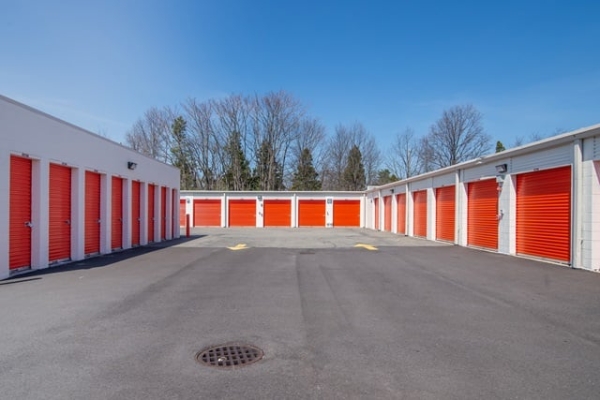 Facility photo: //images.sparefoot.com/medium/213995689352ffeed89.jpg