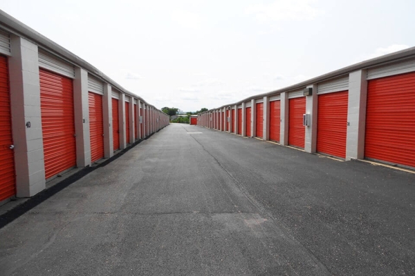 Facility photo: //images.sparefoot.com/medium/2139966a2c03e483457.jpg