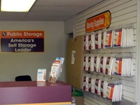 Facility photo: //images.sparefoot.com/medium/2139976942b83f6c8ce.jpg