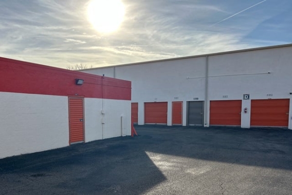 Facility photo: //images.sparefoot.com/medium/2139976947fe4f92864.jpg