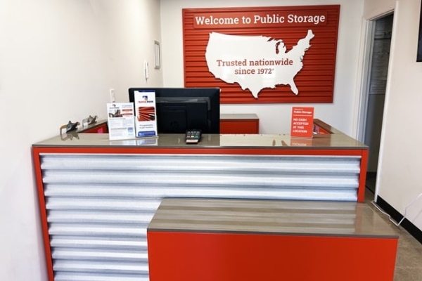 Facility photo: //images.sparefoot.com/medium/21399769f899bf6e83e.jpg