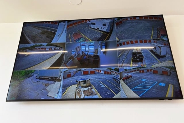 Facility photo: //images.sparefoot.com/medium/213998692c4f270a8f7.jpg