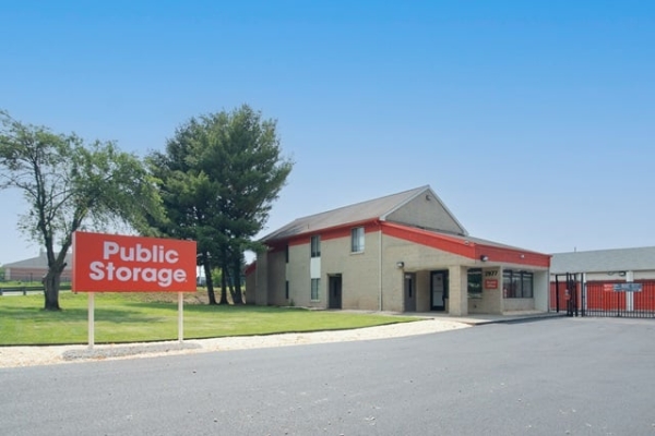 Facility photo: //images.sparefoot.com/medium/2140006884d2a002772.jpg
