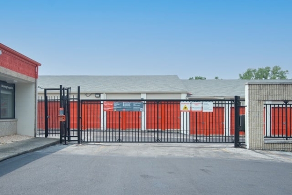 Facility photo: //images.sparefoot.com/medium/21400069f747a89a163.jpg