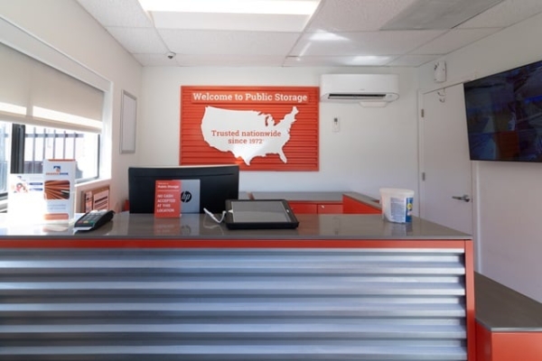 Facility photo: //images.sparefoot.com/medium/214003696e3b72ccadc.jpg