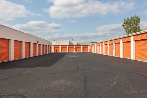Facility photo: //images.sparefoot.com/medium/214004688e0cc2ee0f9.jpg