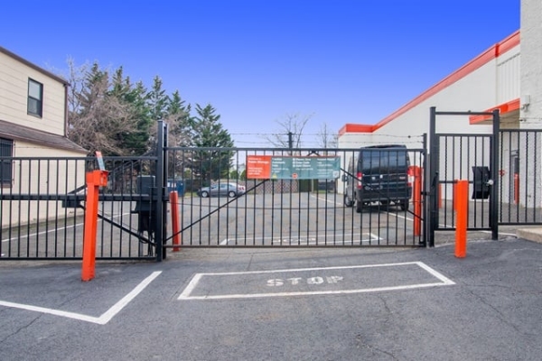 Facility photo: //images.sparefoot.com/medium/21400568b1a5714254a.jpg