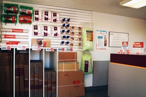 Facility photo: //images.sparefoot.com/medium/214006693589aac2e18.jpg