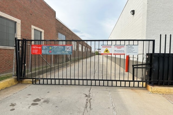 Facility photo: //images.sparefoot.com/medium/2140076949536febd73.jpg