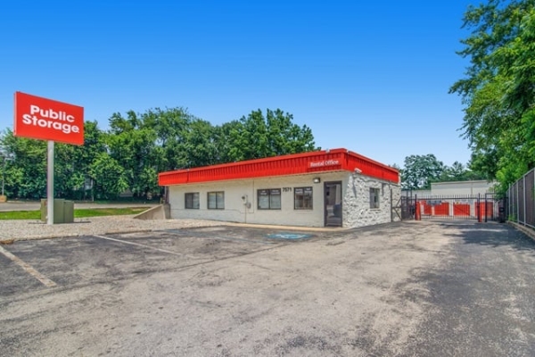 Facility photo: //images.sparefoot.com/medium/214009687a465a67893.jpg