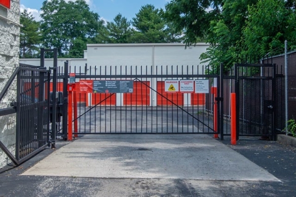 Facility photo: //images.sparefoot.com/medium/214009693ec55edd11d.jpg