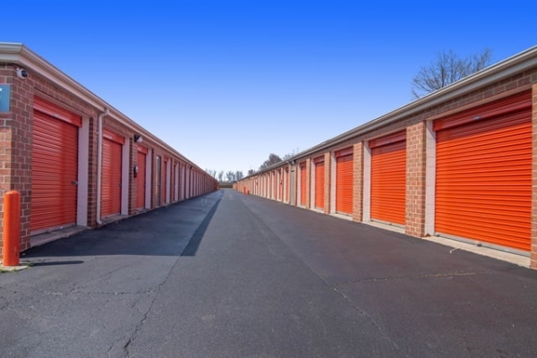 Facility photo: //images.sparefoot.com/medium/214010687b9a8247e11.jpg