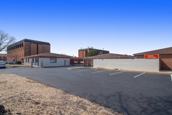 Facility photo: //images.sparefoot.com/medium/214010687cea3ce6911.jpg