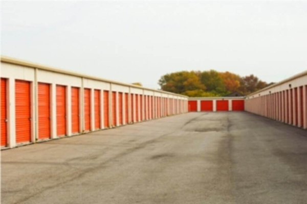 Facility photo: //images.sparefoot.com/medium/21401169f9f0af69b21.jpg