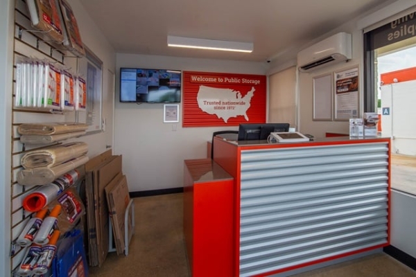 Facility photo: //images.sparefoot.com/medium/21401469610e1bc626c.jpg