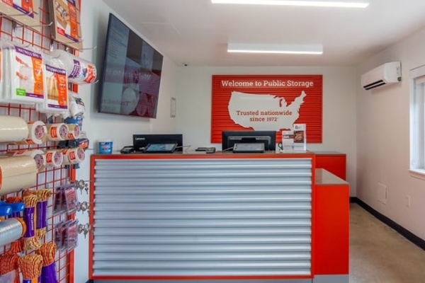 Facility photo: //images.sparefoot.com/medium/21401668bd87f957a38.jpg