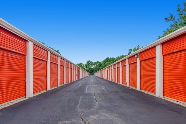 Facility photo: //images.sparefoot.com/medium/214016695a732e875f8.jpg