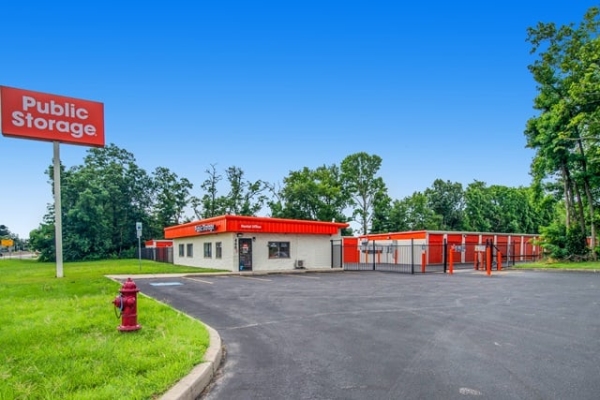 Facility photo: //images.sparefoot.com/medium/21401669f4a75c50270.jpg