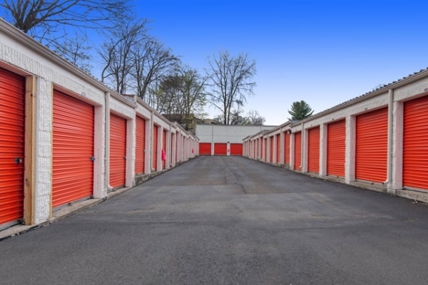 Facility photo: //images.sparefoot.com/medium/2140196878f544d3df6.jpg