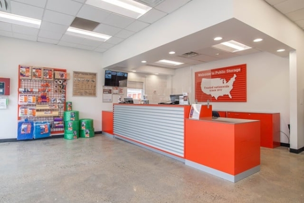 Facility photo: //images.sparefoot.com/medium/2140196878f5460bca2.jpg