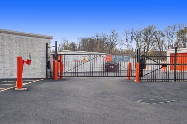 Facility photo: //images.sparefoot.com/medium/2140196878f54705e75.jpg