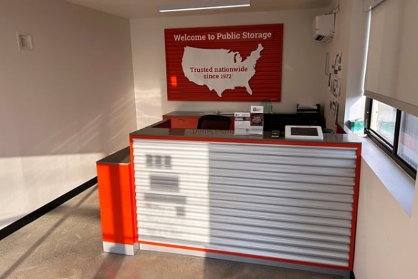 Facility photo: //images.sparefoot.com/medium/2140206894a550053ba.jpg