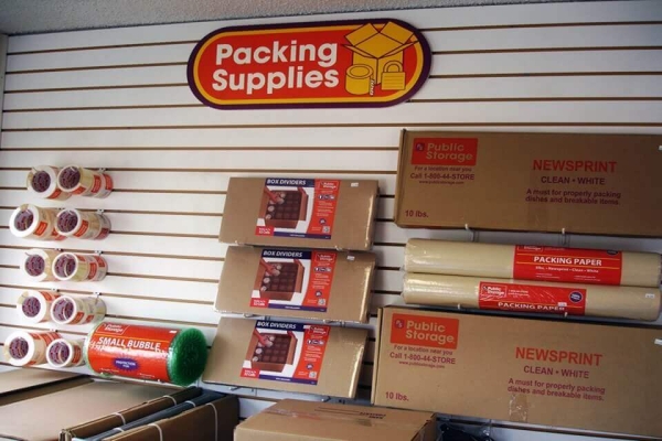 Facility photo: //images.sparefoot.com/medium/214021688e0c98d5a94.jpg