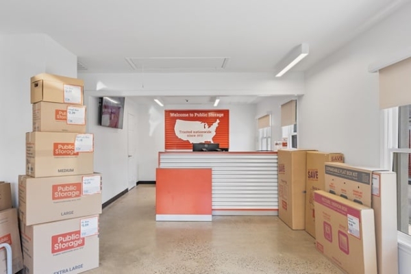 Facility photo: //images.sparefoot.com/medium/214022696f8e84e12da.jpg