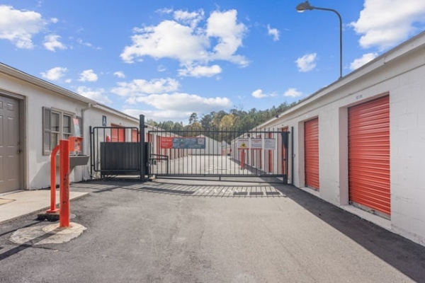 Facility photo: //images.sparefoot.com/medium/21402269f4a86ccaad3.jpg