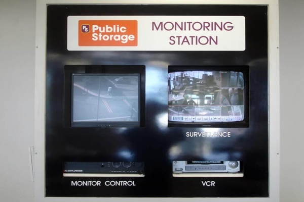 Storage Units at Public Storage - Oak Park - 20700 Greenfield Road - 20700 Greenfield Road