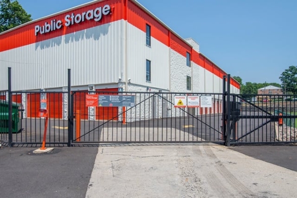 Facility photo: //images.sparefoot.com/medium/2140256884d2454712b.jpg