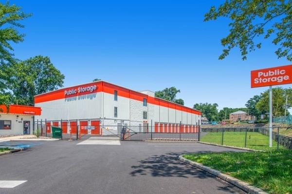 Facility photo: //images.sparefoot.com/medium/2140256a3932c0a2e4d.jpg