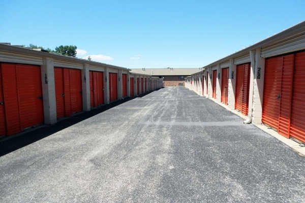 Facility photo: //images.sparefoot.com/medium/214026694953d047db5.jpg