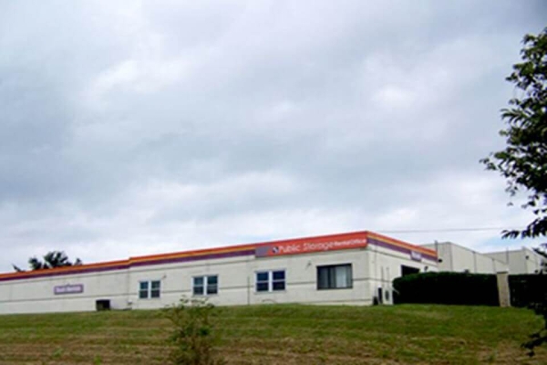 Facility photo: //images.sparefoot.com/medium/214033687654417f39c.jpg