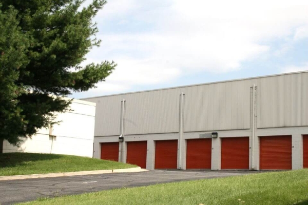 Facility photo: //images.sparefoot.com/medium/21403368765442907d8.jpg