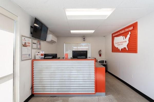 Facility photo: //images.sparefoot.com/medium/214033698dde1b1aa78.jpg