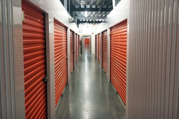 Facility photo: //images.sparefoot.com/medium/214036687a46d26db8b.jpg