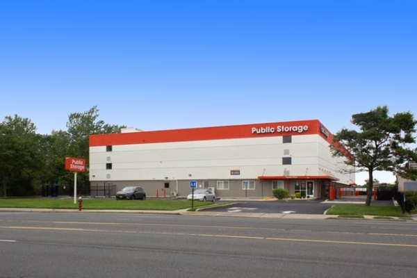 Facility photo: //images.sparefoot.com/medium/21403769f4a79ecc002.jpg