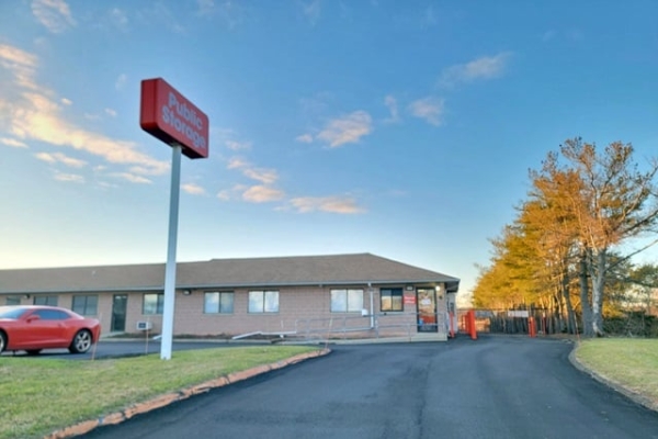 Facility photo: //images.sparefoot.com/medium/2140386878f528b1ded.jpg