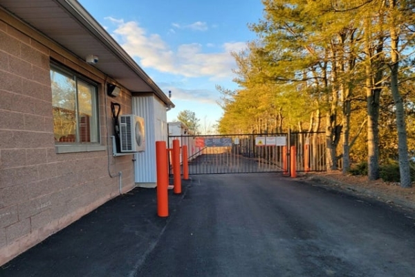 Facility photo: //images.sparefoot.com/medium/2140386878f52bbc10f.jpg