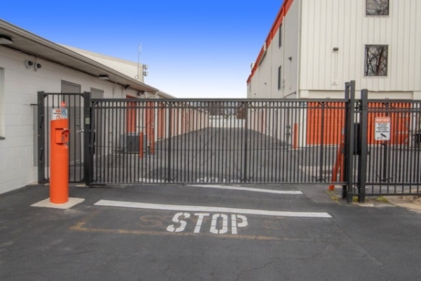 Facility photo: //images.sparefoot.com/medium/214039697774623f0bd.jpg