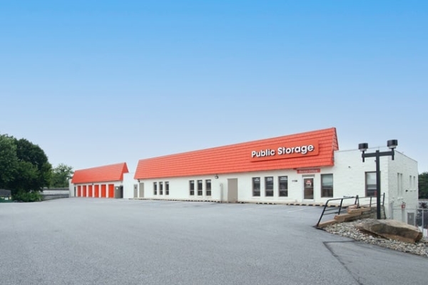 Facility photo: //images.sparefoot.com/medium/2140406877a41500ba3.jpg