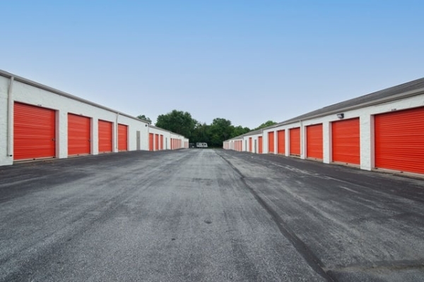 Facility photo: //images.sparefoot.com/medium/2140406877a41617bdd.jpg
