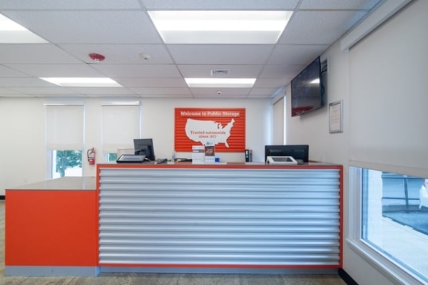 Facility photo: //images.sparefoot.com/medium/2140406877a417290ac.jpg