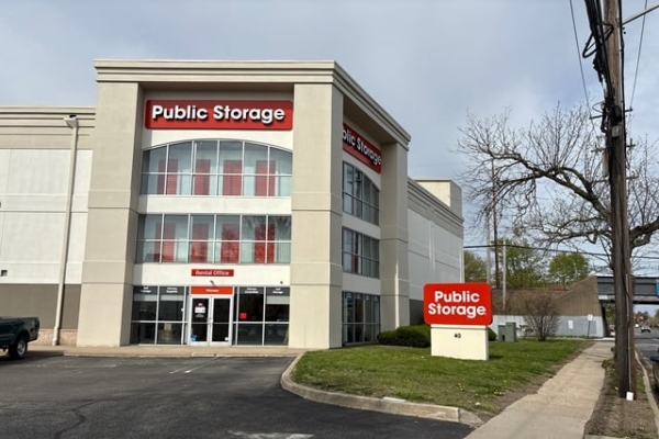 Facility photo: //images.sparefoot.com/medium/214047687a474d54617.jpg