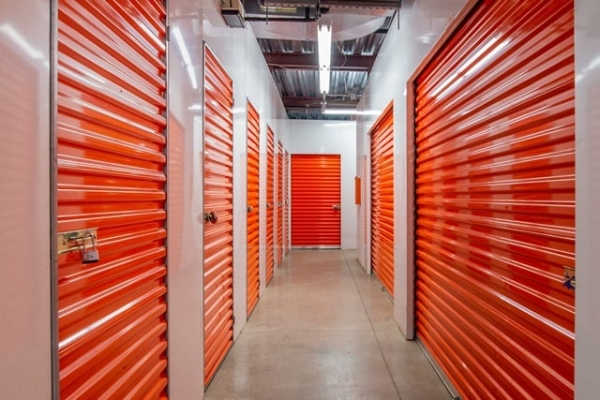 Facility photo: //images.sparefoot.com/medium/21404769e776dedb77f.jpg