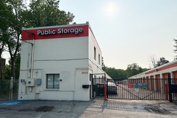 Facility photo: //images.sparefoot.com/medium/21404869f5f8986ecce.jpg