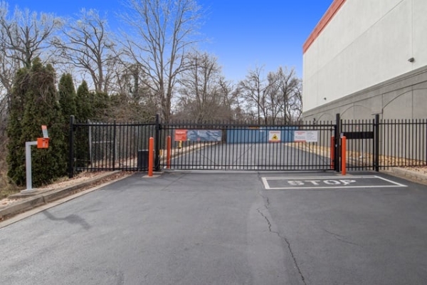 Facility photo: //images.sparefoot.com/medium/214049697774466e737.jpg