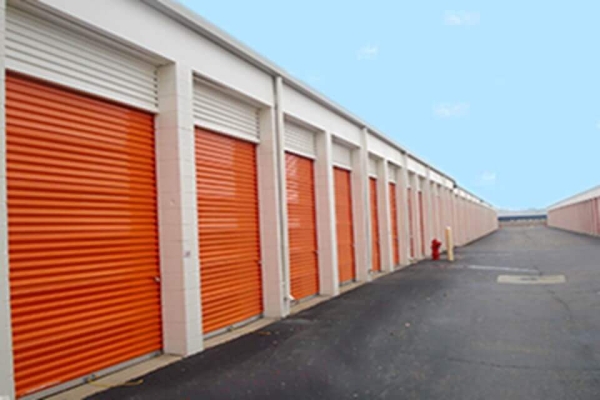 Facility photo: //images.sparefoot.com/medium/2140506878f565d42bc.jpg