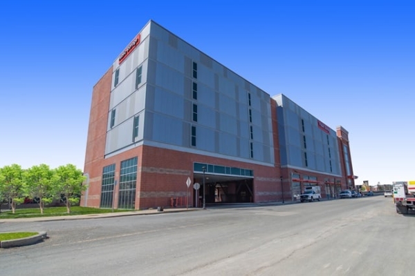 Facility photo: //images.sparefoot.com/medium/214053690dfd1185380.jpg